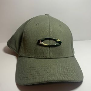 Oakley L/XL Olive stretch fit hat